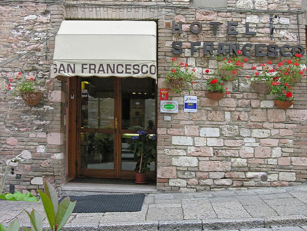 אסיסי Hotel San Francesco מראה חיצוני תמונה